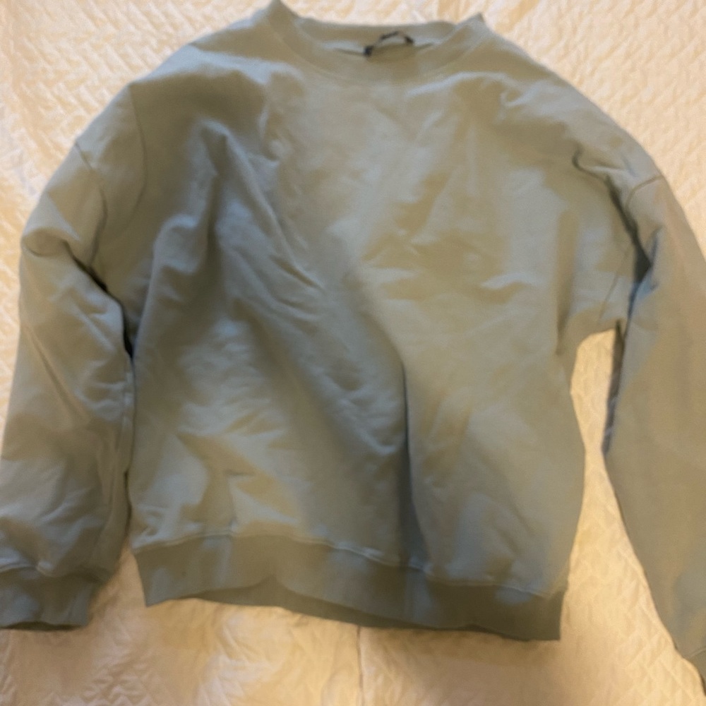 lulus crewneck size L, mint green, good condition